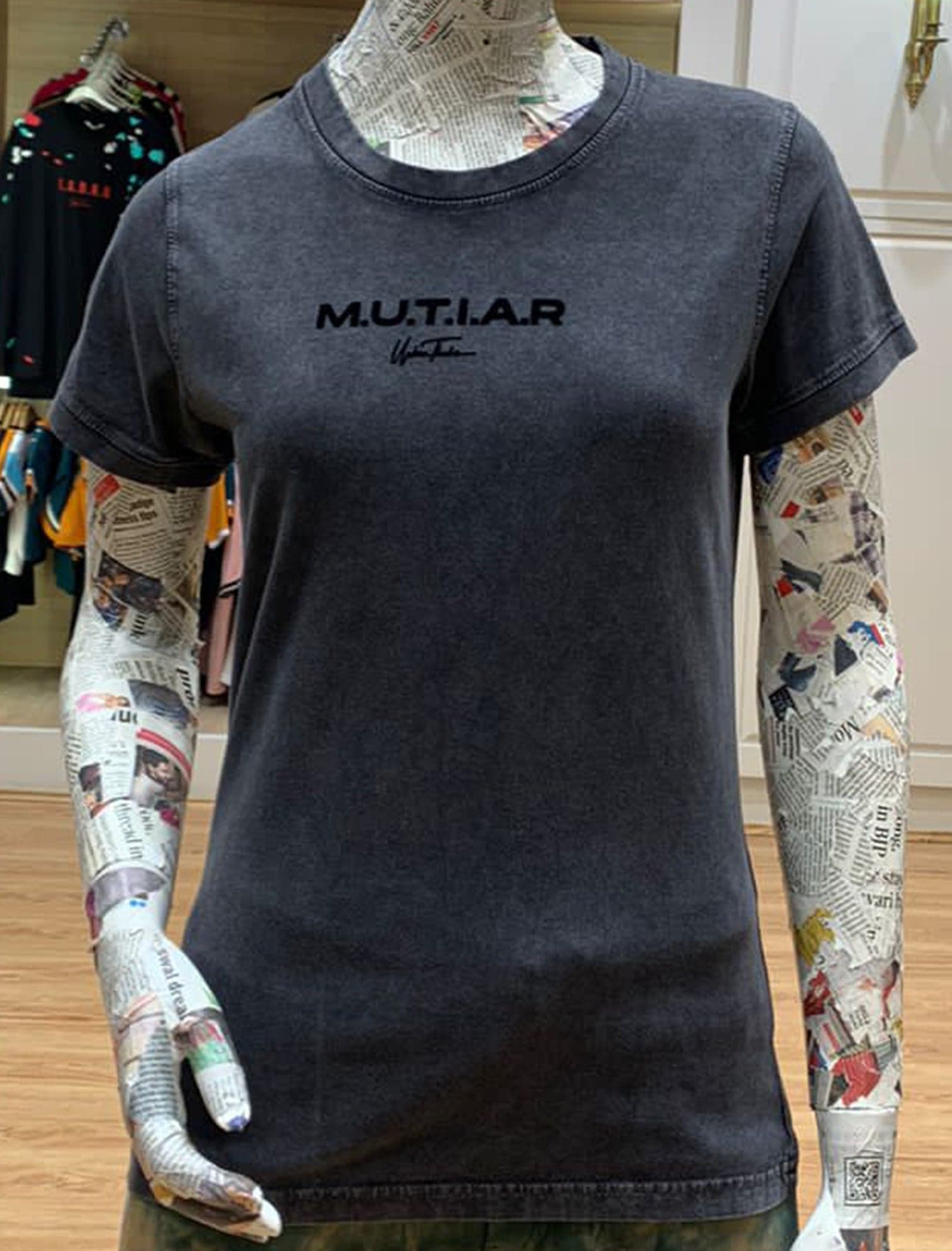 M.U.T.I.A.R Black Stonewashed T shirt