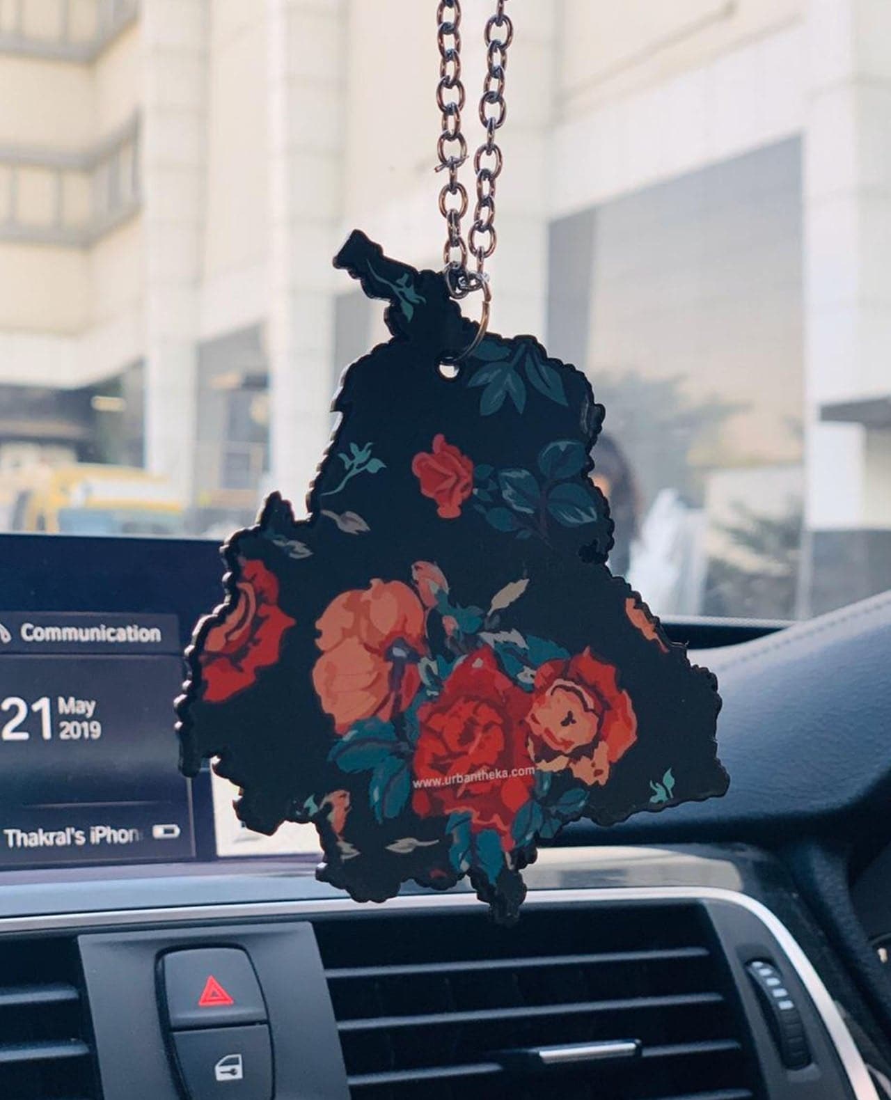 Accessories to online hang in car